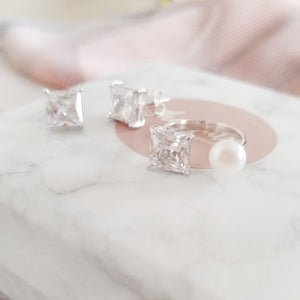 Éclat Collection Pearl Princess Earrings and Ring Set - Thoughts Accessories